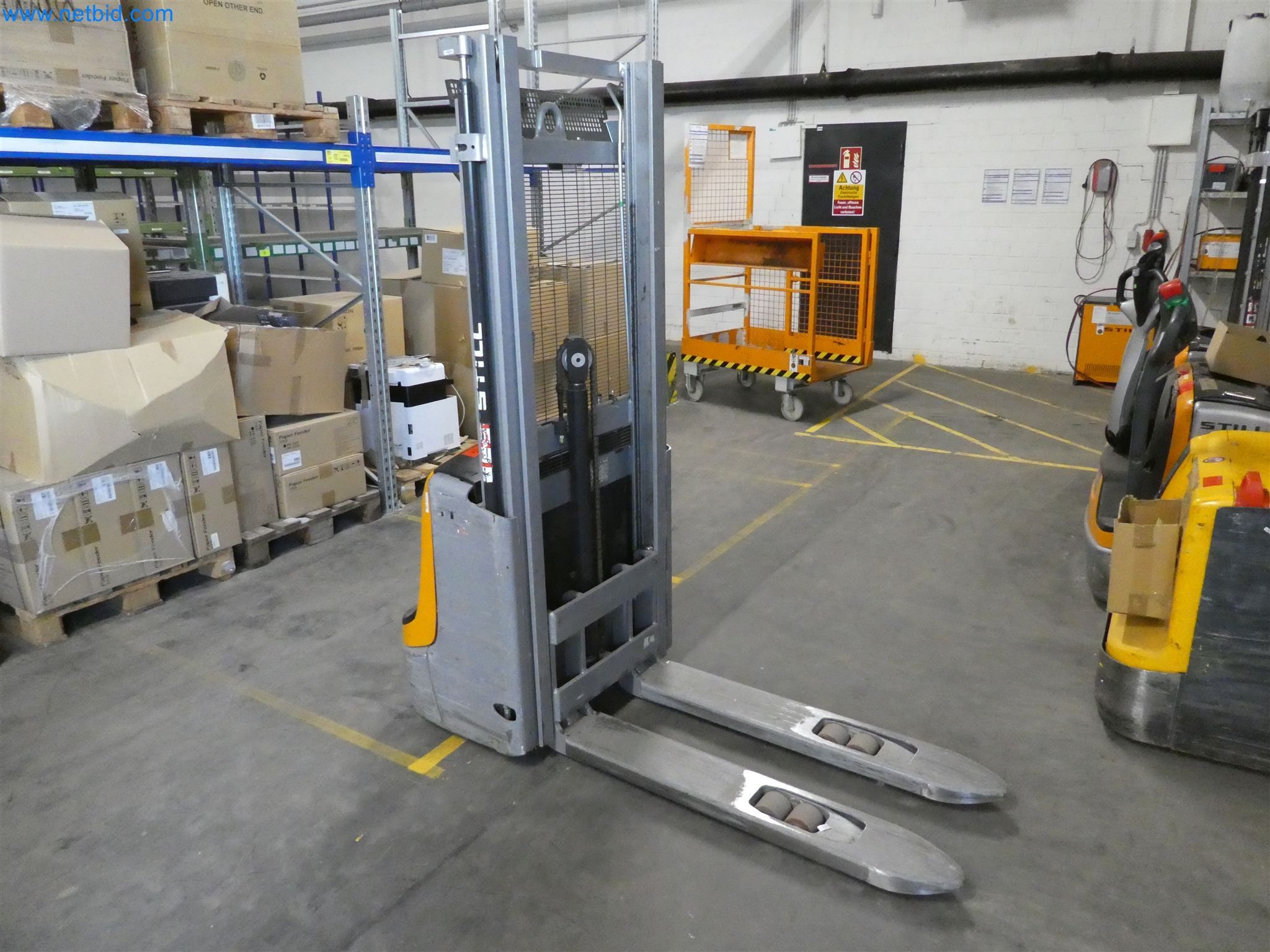 Sprzęt operacyjny, biurowy i biznesowy dla internetowej firmy wysyłkowej-2