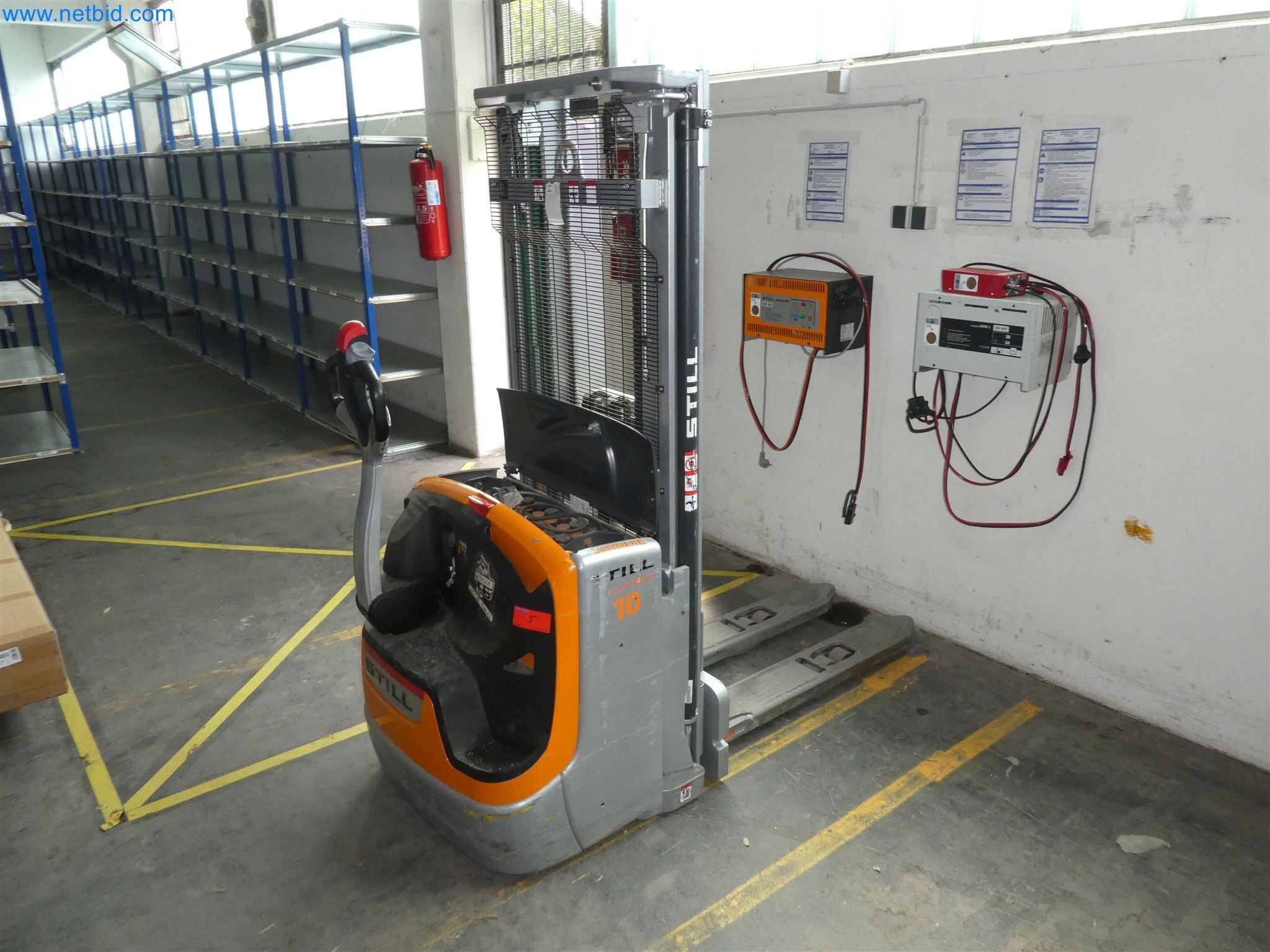 Sprzęt operacyjny, biurowy i biznesowy dla internetowej firmy wysyłkowej-2