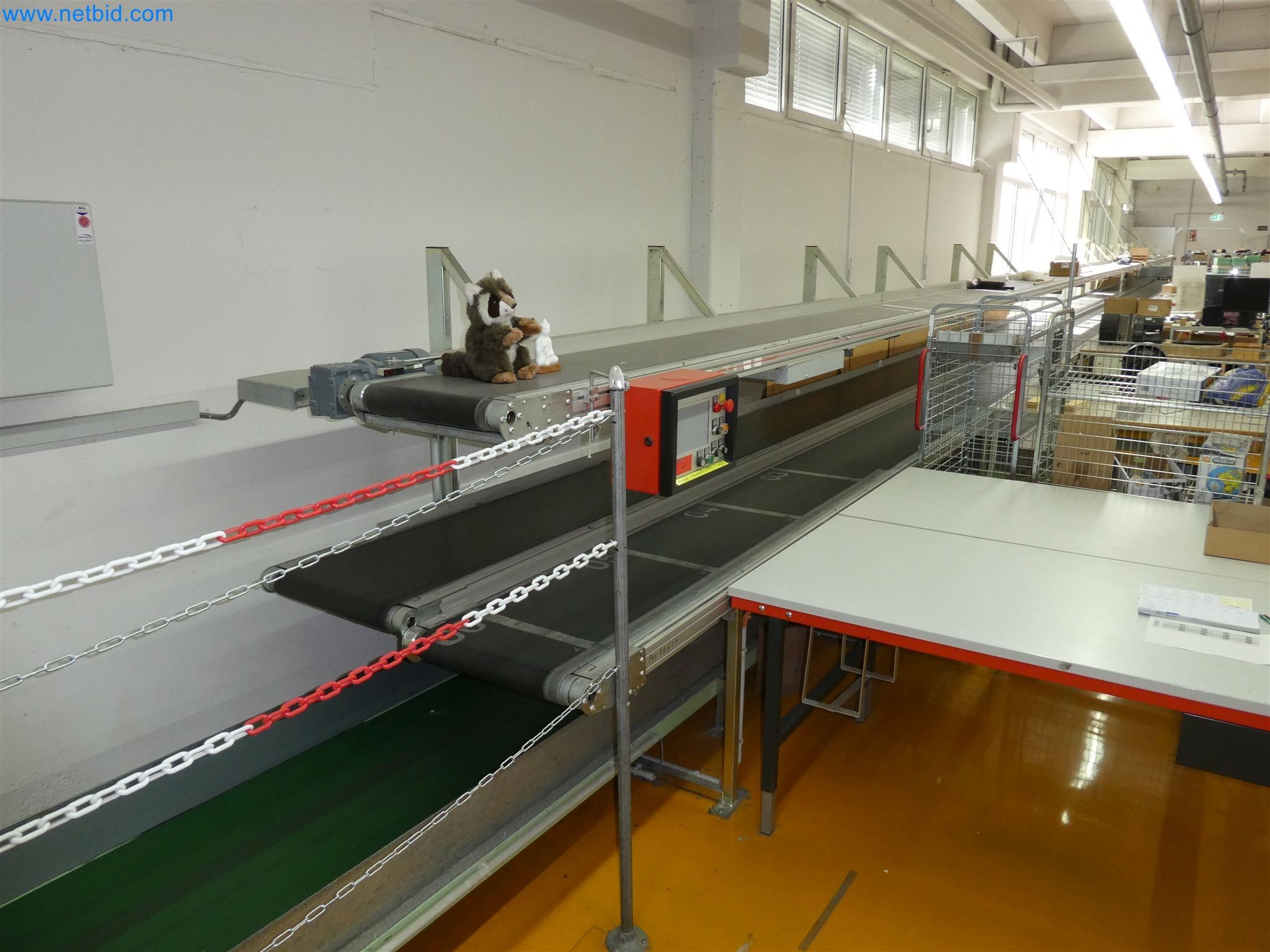 Sprzęt operacyjny, biurowy i biznesowy dla internetowej firmy wysyłkowej-1