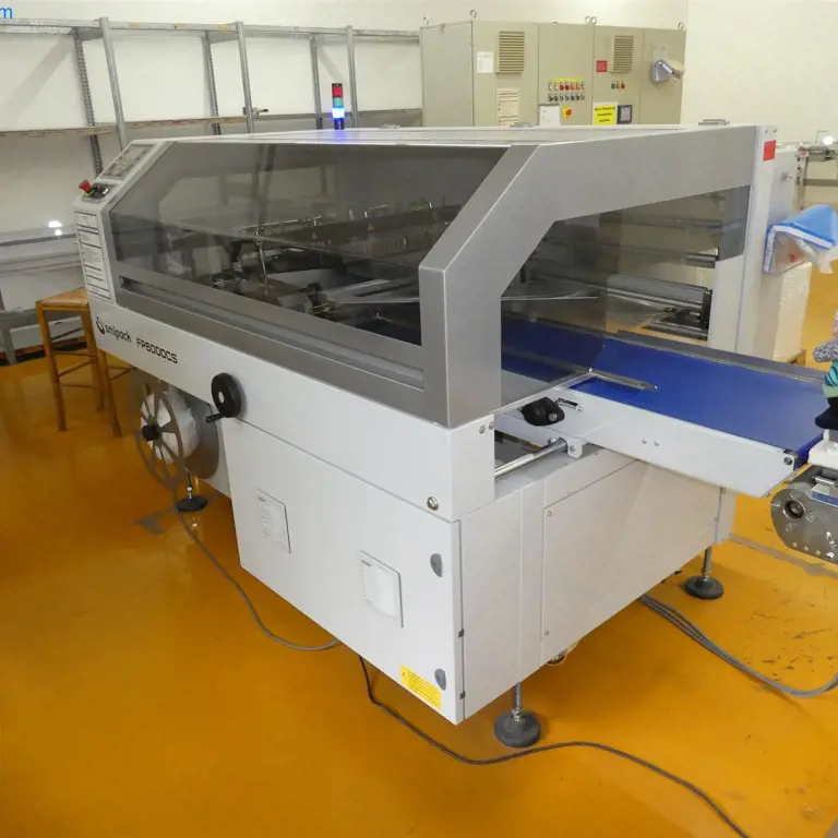 Continuous film sealing machine Smipack