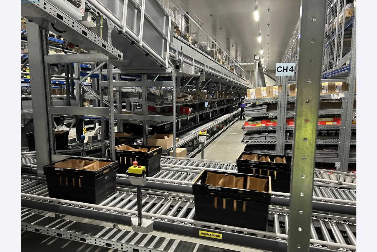 Entrepôt automatique pour l'industrie alimentaire et des boissons-28