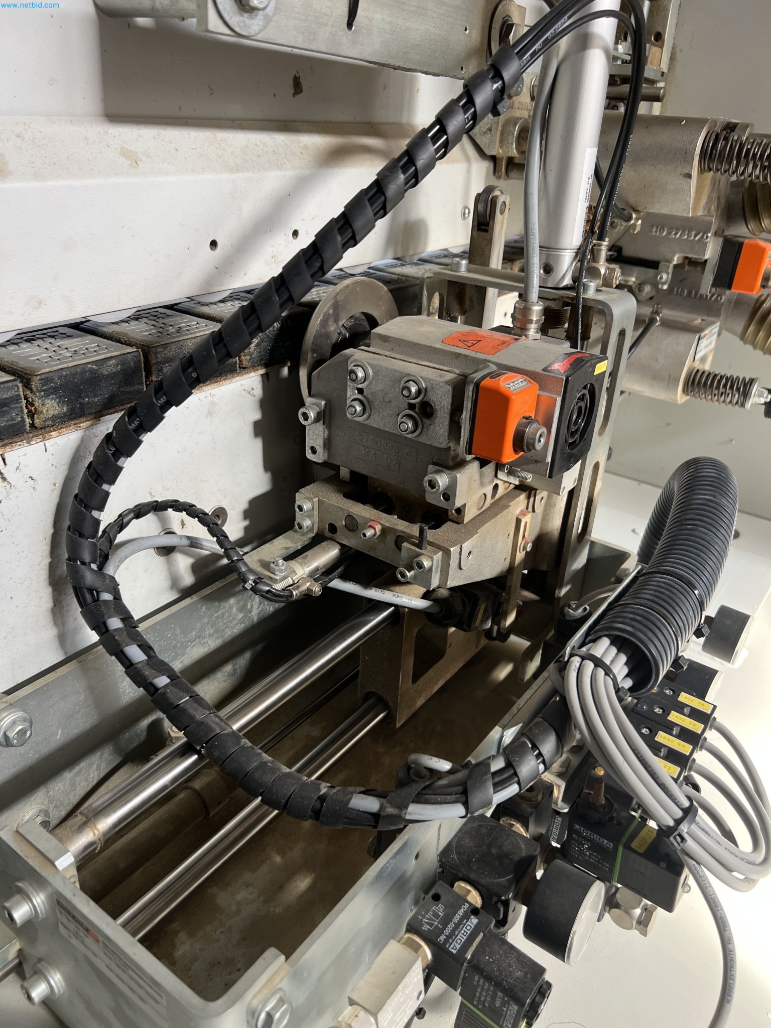 Motor mower for demanding mowing work-30