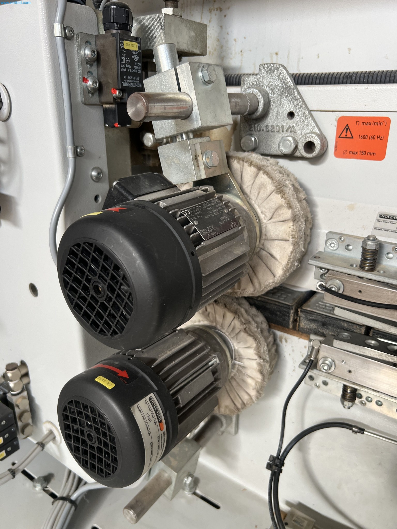 Motor mower for demanding mowing work-32