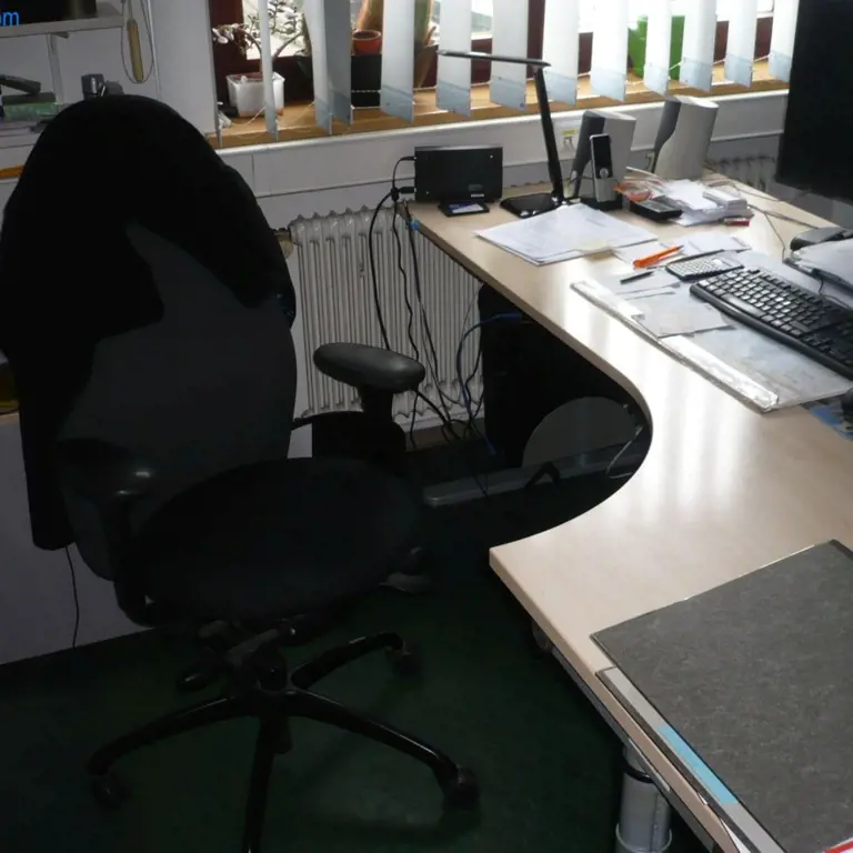 Desk/meeting combination