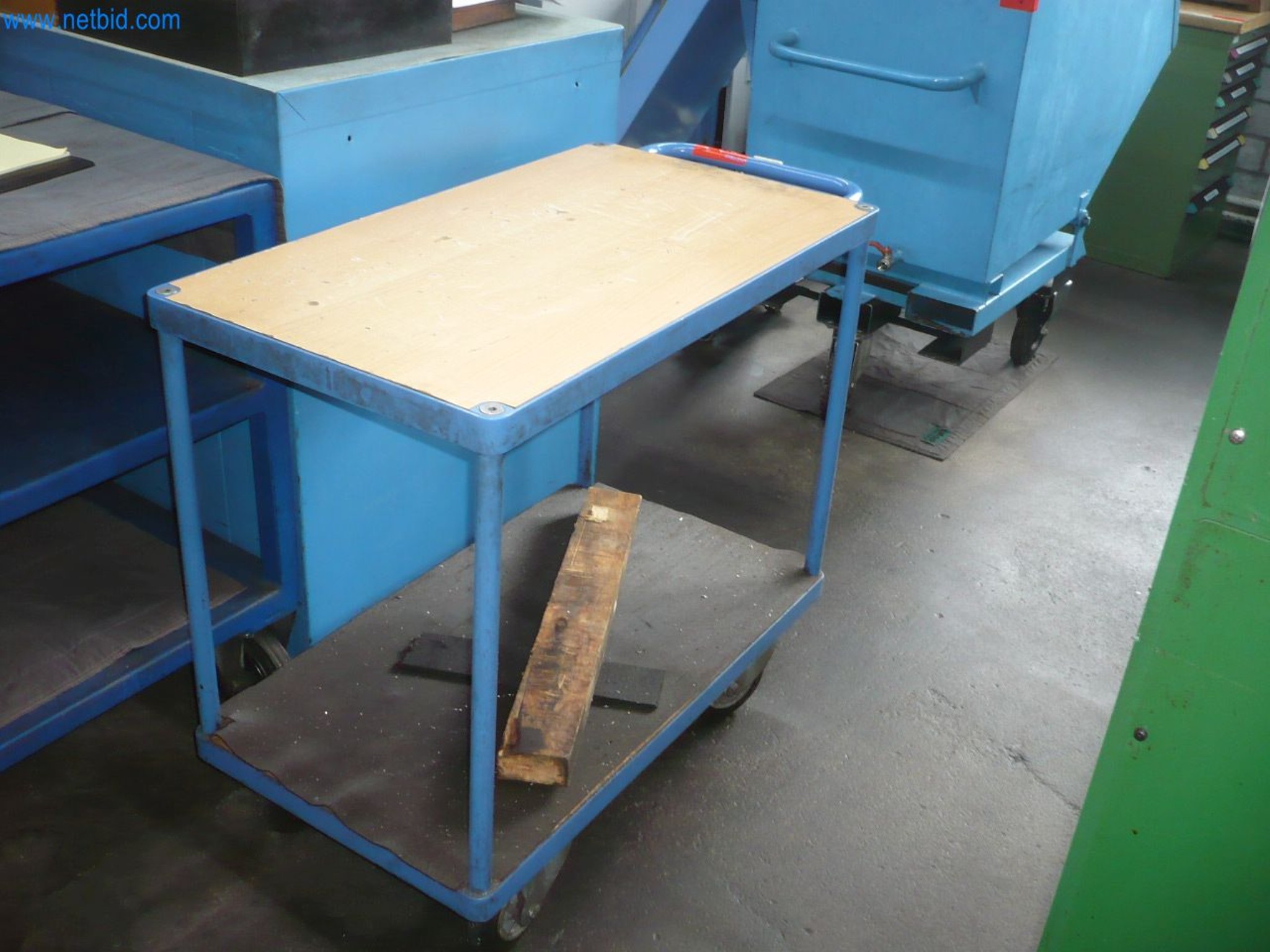 Stroji, tehnična oprema ter vsa obratovalna, pisarniška in poslovna oprema-1