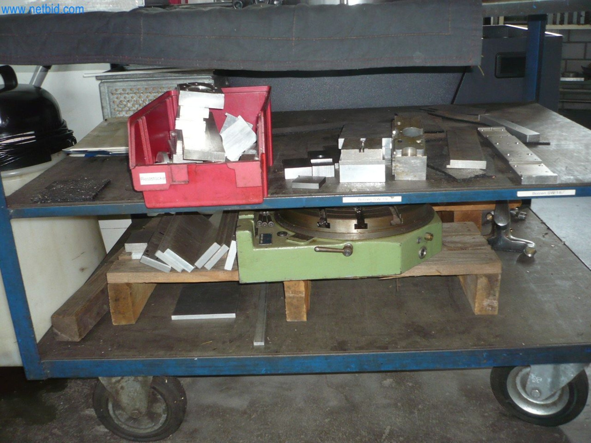 Stroji, tehnična oprema ter vsa obratovalna, pisarniška in poslovna oprema-1