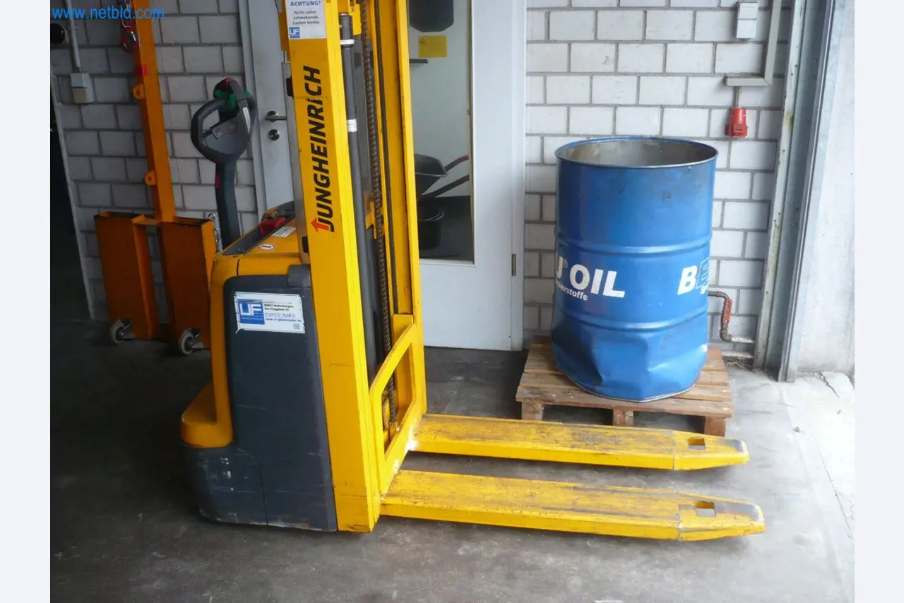 Stroji, tehnična oprema ter vsa obratovalna, pisarniška in poslovna oprema-1