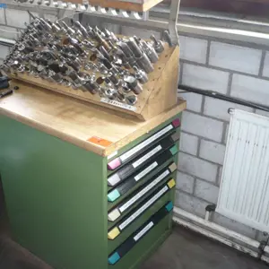 Omarica s predali za orodje