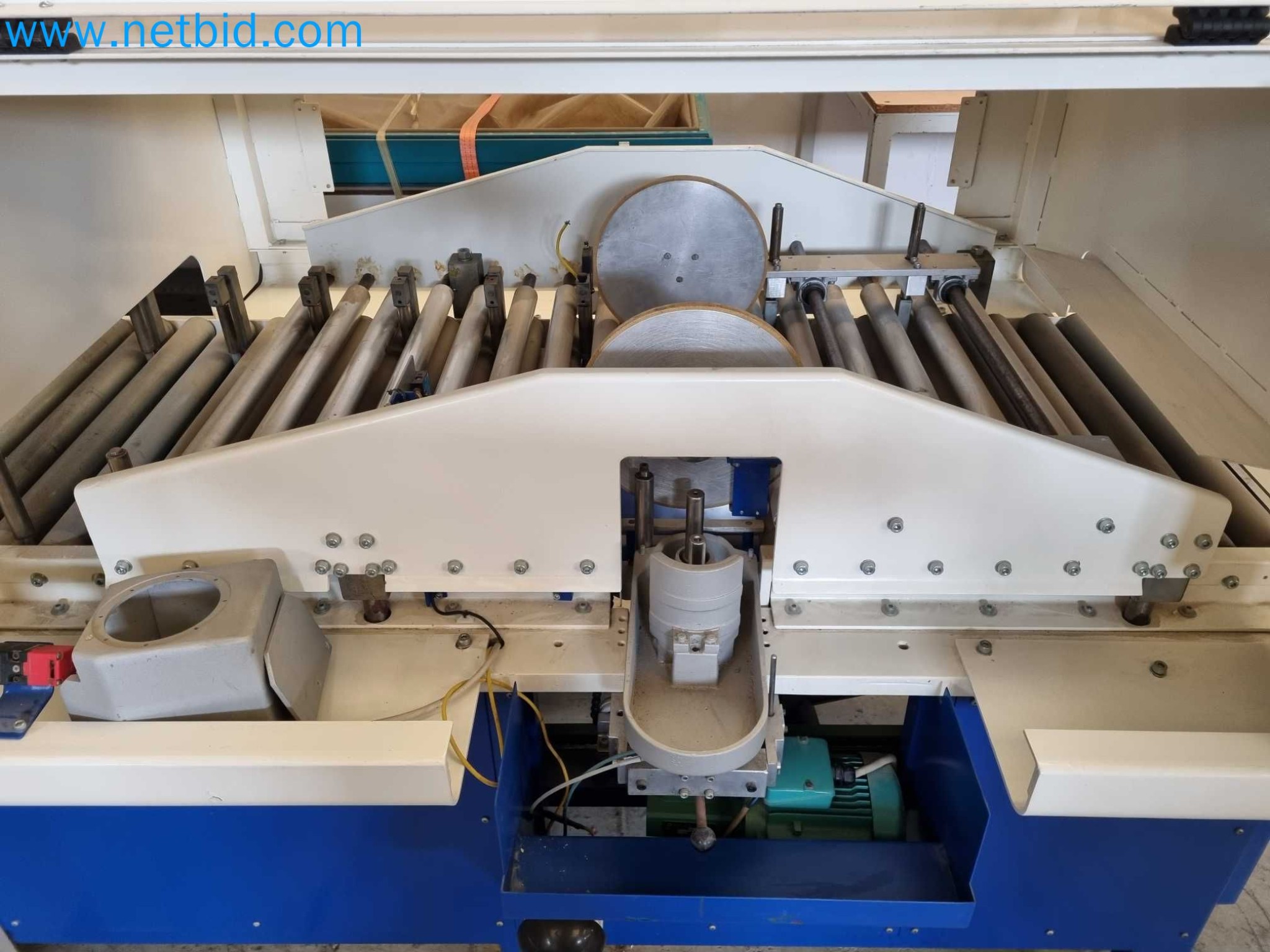 Opróżnienie magazynu maszyn do obróbki drewna w Hiszpanii-19