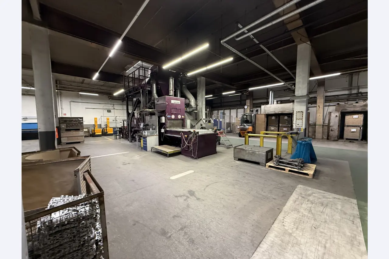 Complete aluminum die-casting production, from material handling to quality assurance-8