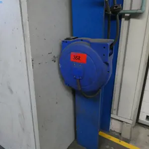 Compressed air hose dispenser