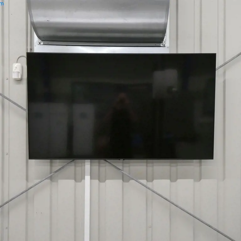 75" flat screen TV Samsung