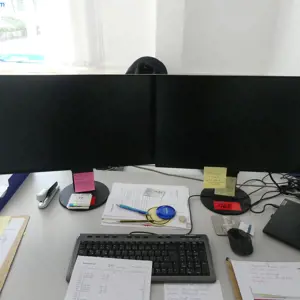 3 24" monitors Eizo