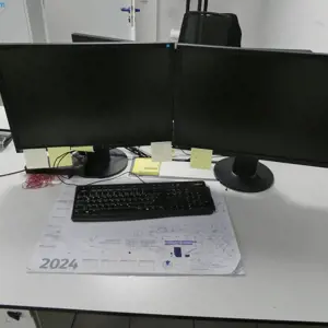 4 27" monitors BenQ