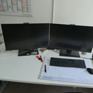 2 27" monitors BenQ