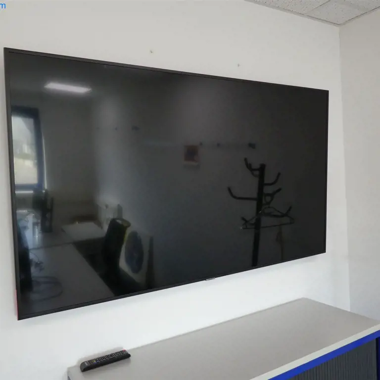 60" flat screen TV Samsung