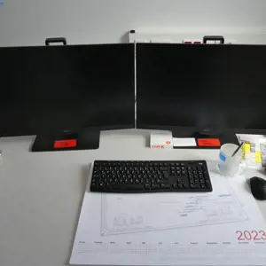 2 27" monitors BenQ