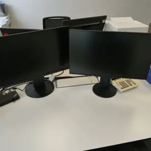 4 24" monitors Eizo