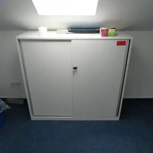 2 Highboardy z przesuwanymi drzwiami