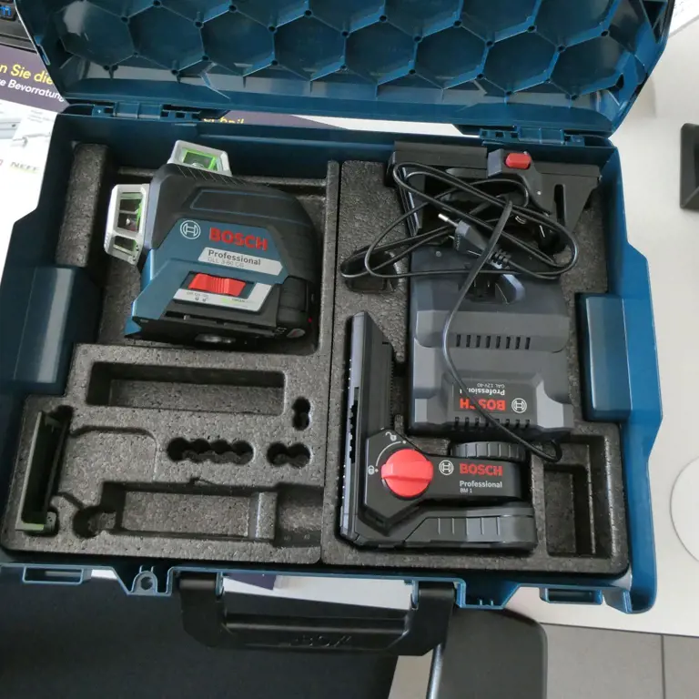 Laser krzyżowy Bosch GLL 30-80 CG