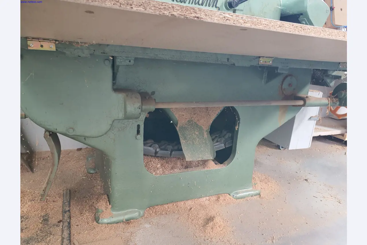 Well-maintained machines for the production of living room furniture-2