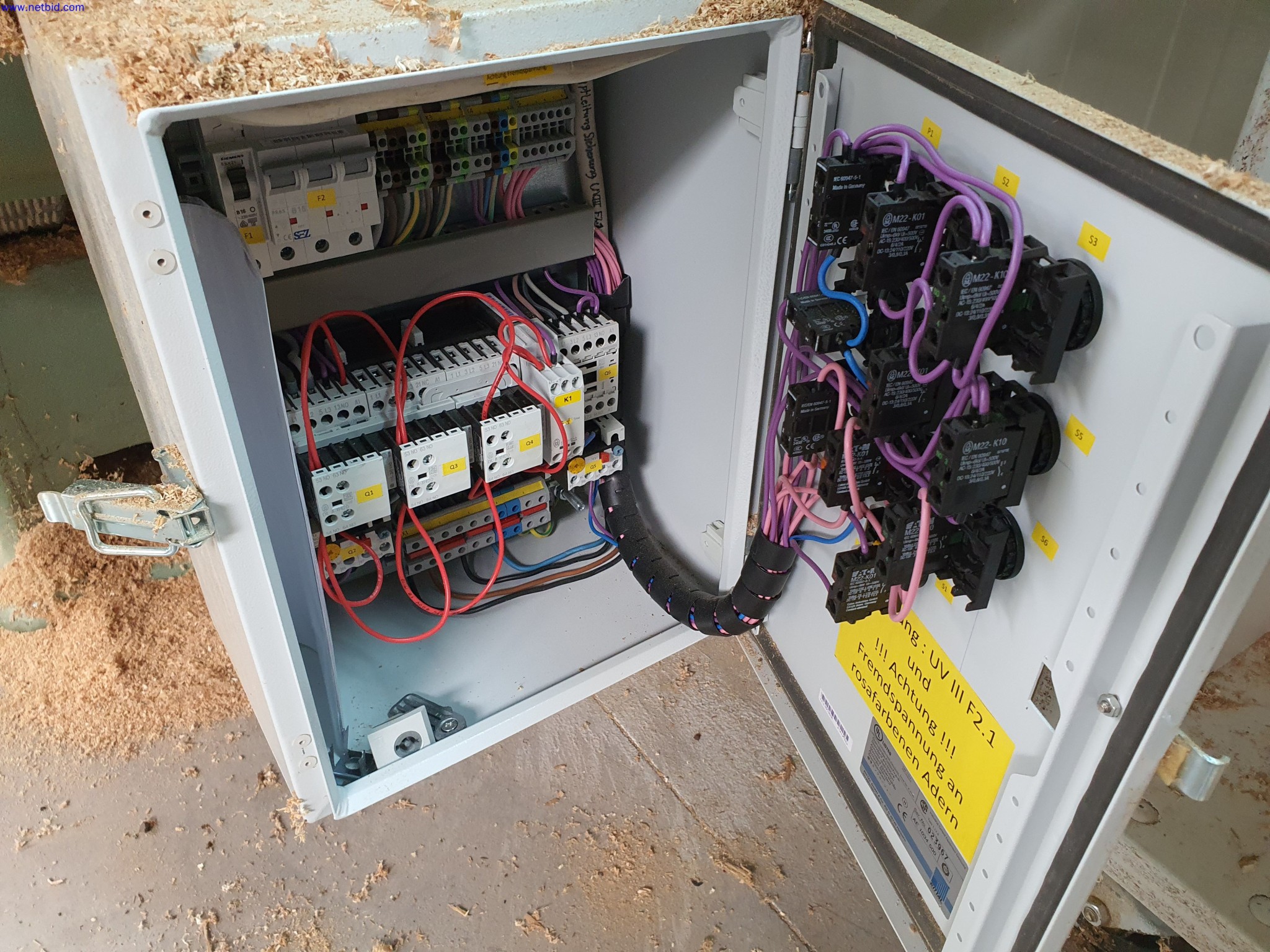 Well-maintained machines for the production of living room furniture-4