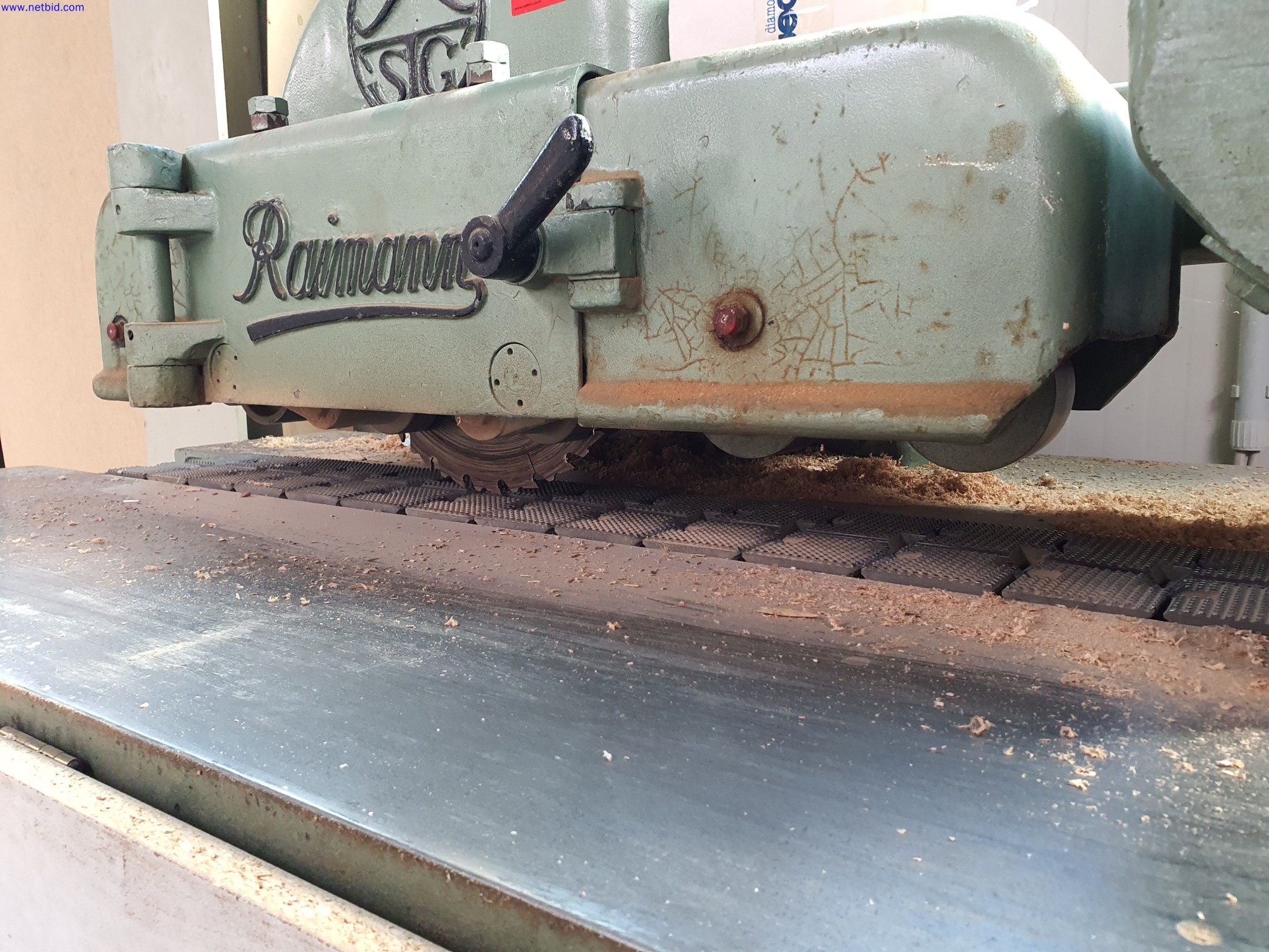 Well-maintained machines for the production of living room furniture-5