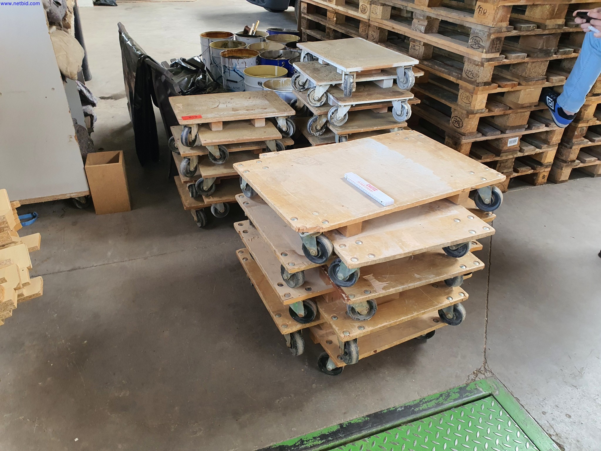 Gepflegte Maschinen zur Herstellung von Wohnraummöbeln-1