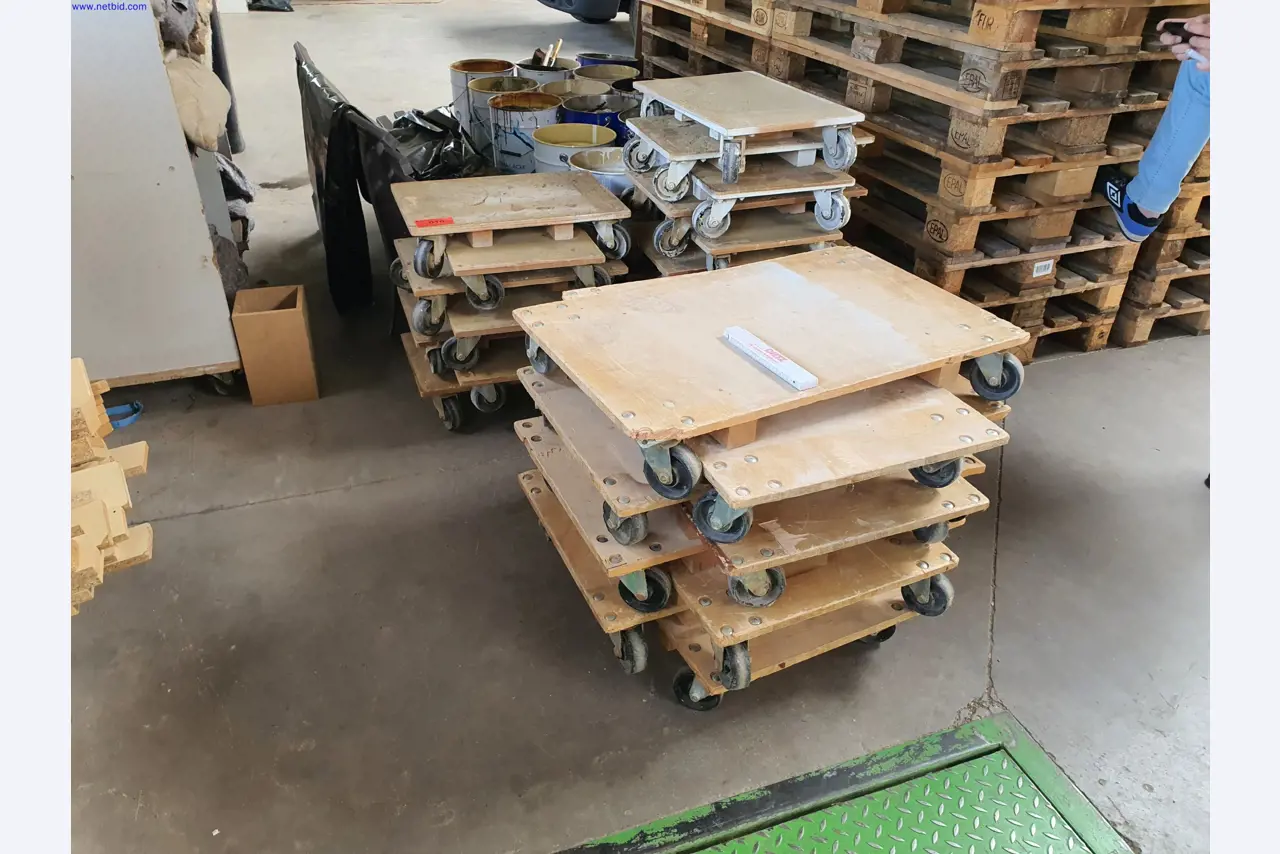 Well-maintained machines for the production of living room furniture-1