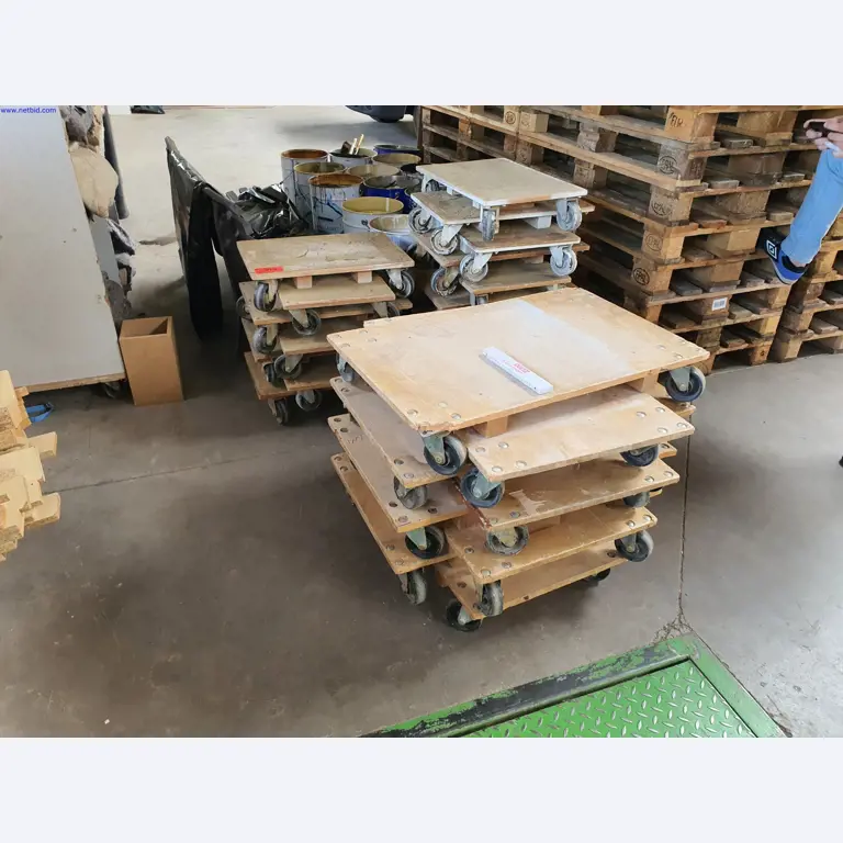 Well-maintained machines for the production of living room furniture-1