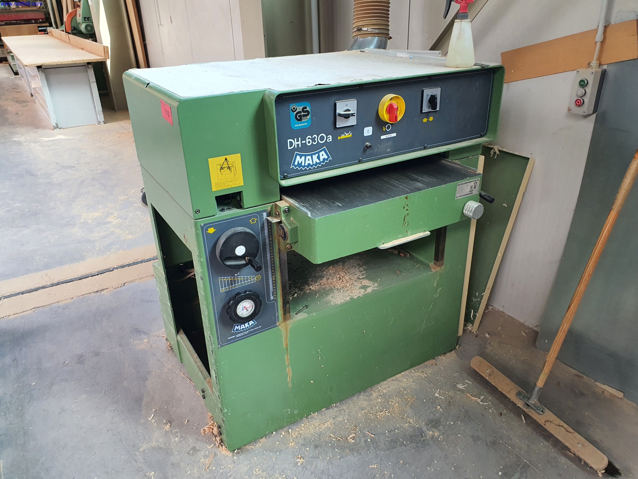 Dobrze utrzymane maszyny do produkcji mebli do salonu-1