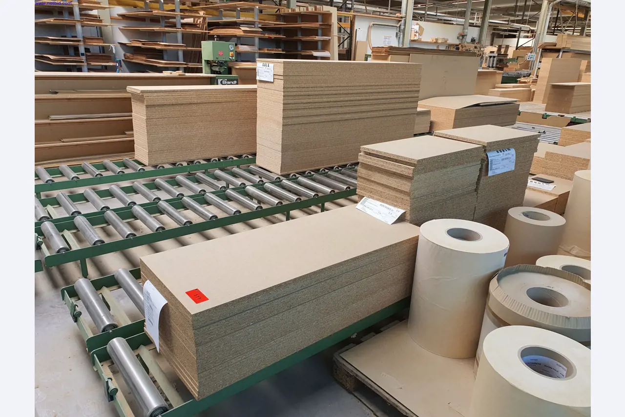 Goed onderhouden machines voor de productie van woonkamermeubels-3