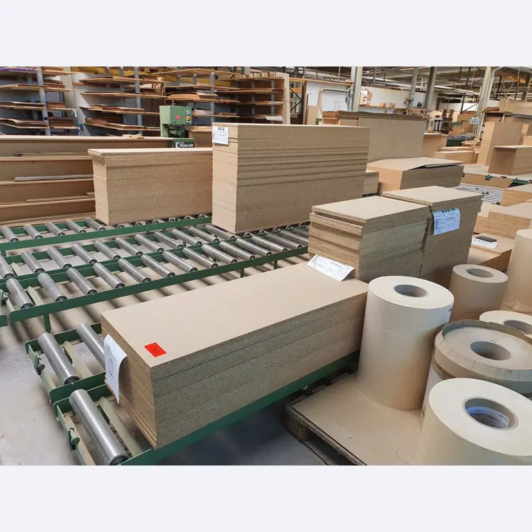 Goed onderhouden machines voor de productie van woonkamermeubels-3