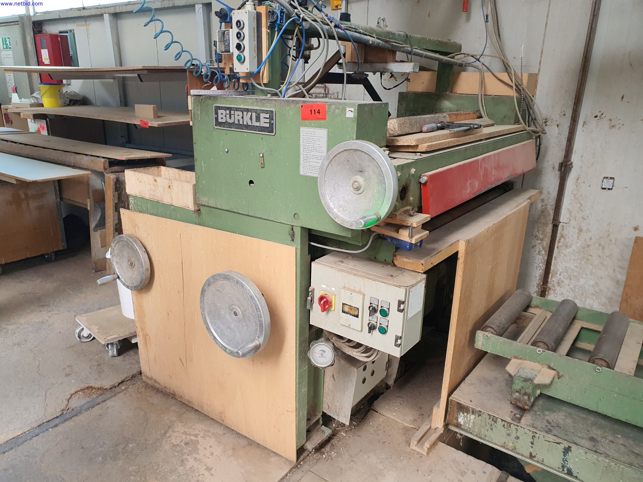 Máquinas en buen estado para la fabricación de muebles de salón-1