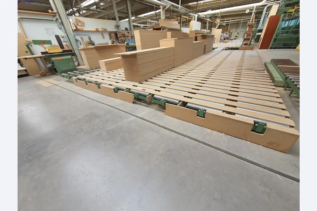 Well-maintained machines for the production of living room furniture-1