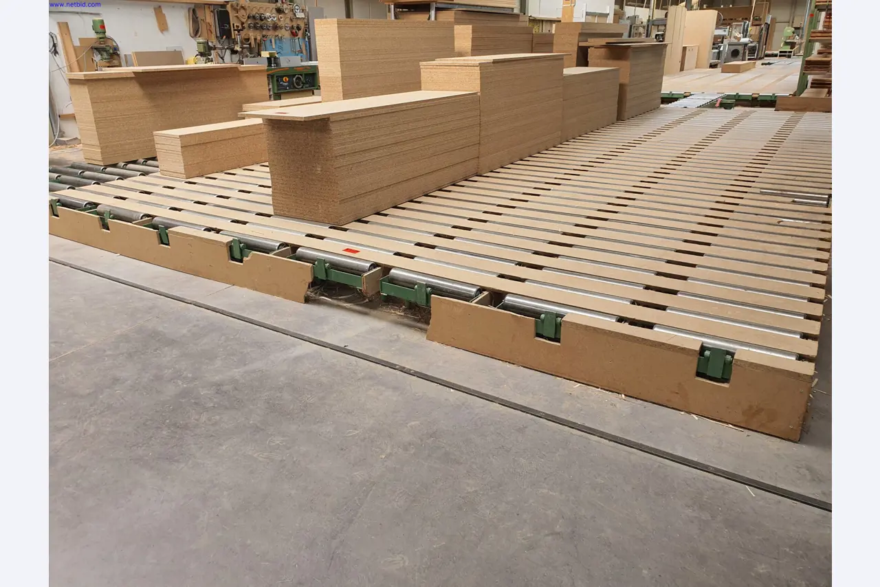 Well-maintained machines for the production of living room furniture-2