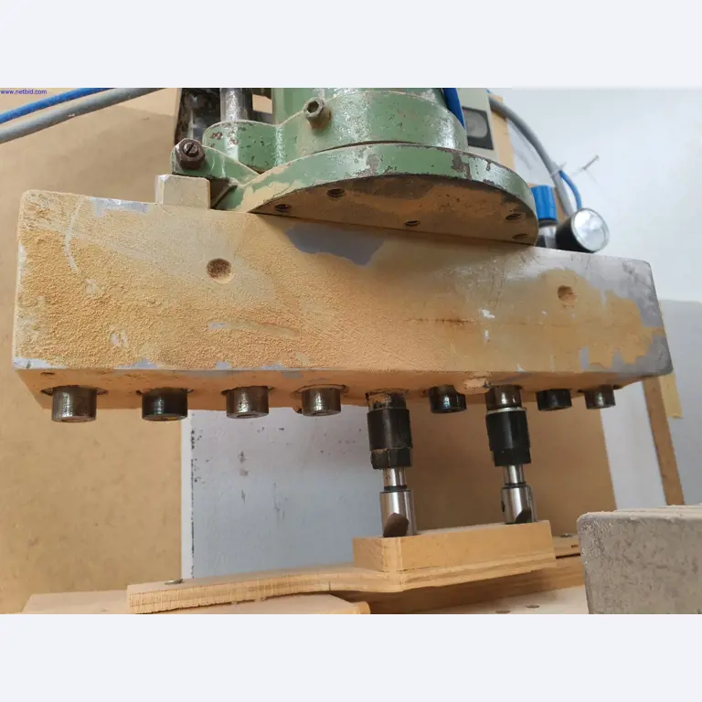 Dobrze utrzymane maszyny do produkcji mebli do salonu-1