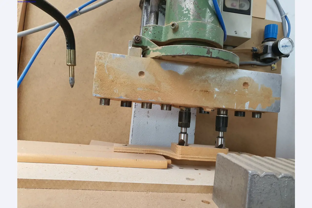 Dobrze utrzymane maszyny do produkcji mebli do salonu-4