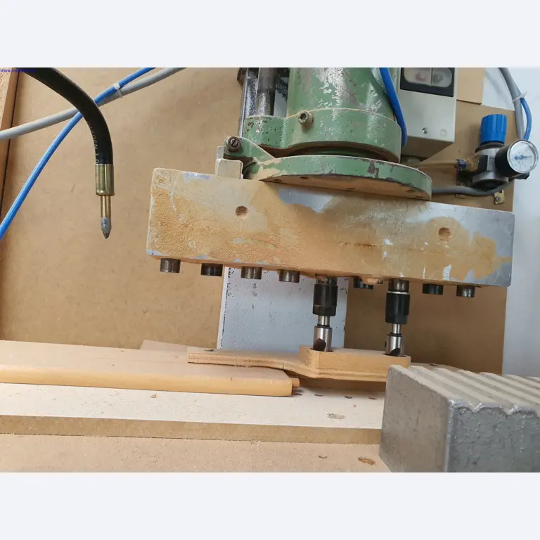 Dobrze utrzymane maszyny do produkcji mebli do salonu-4