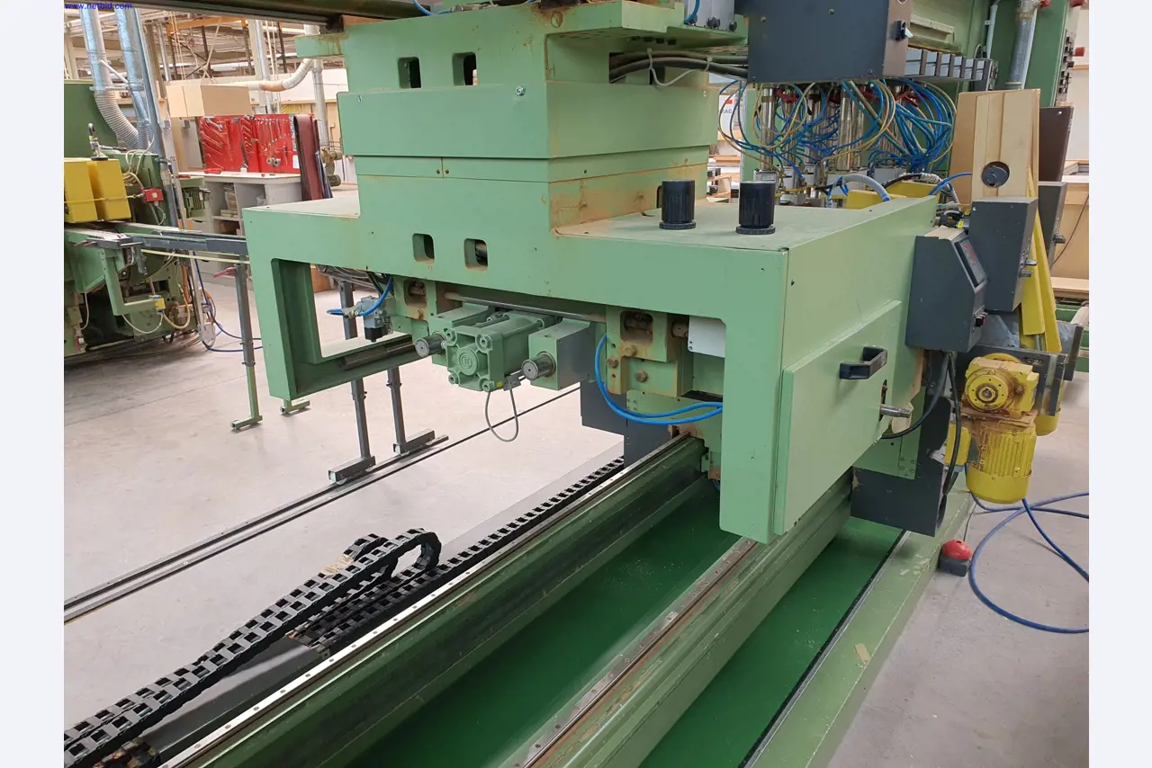 Dobrze utrzymane maszyny do produkcji mebli do salonu-36