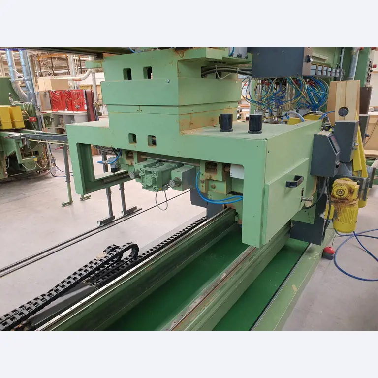 Dobrze utrzymane maszyny do produkcji mebli do salonu-36