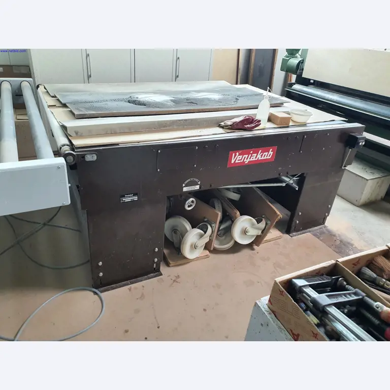 Dobrze utrzymane maszyny do produkcji mebli do salonu-36