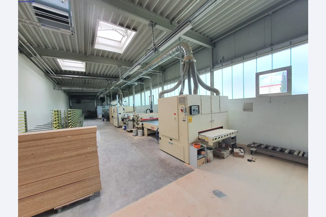 Dobrze utrzymane maszyny do produkcji mebli do salonu-9