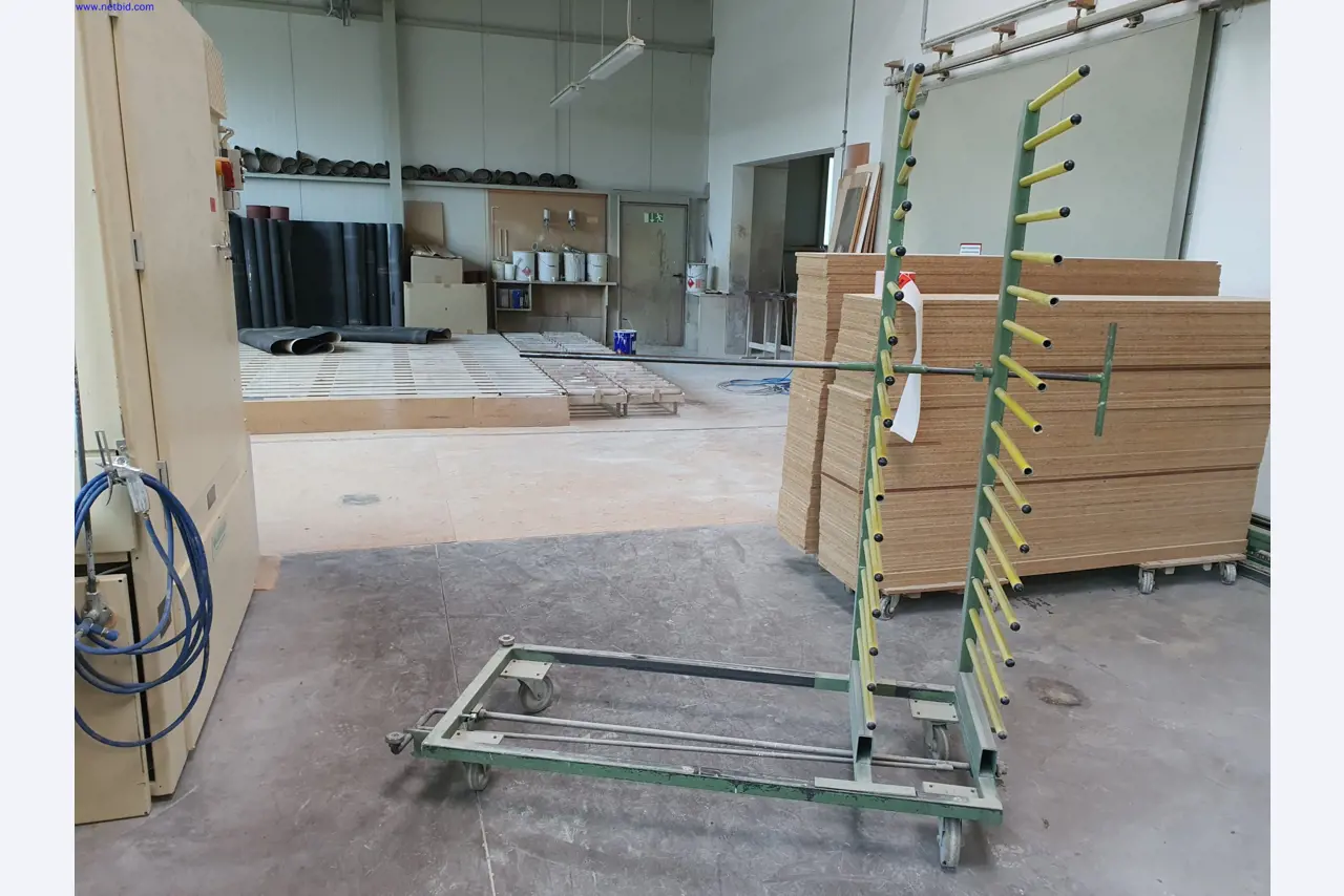 Máquinas bem conservadas para a produção de mobiliário para salas de estar-2