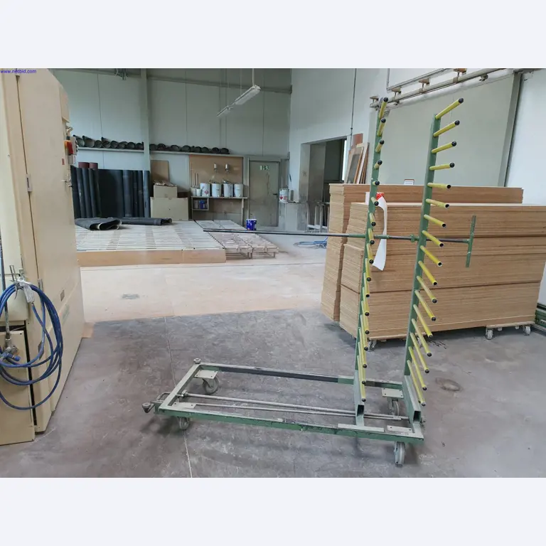 Máquinas bem conservadas para a produção de mobiliário para salas de estar-2