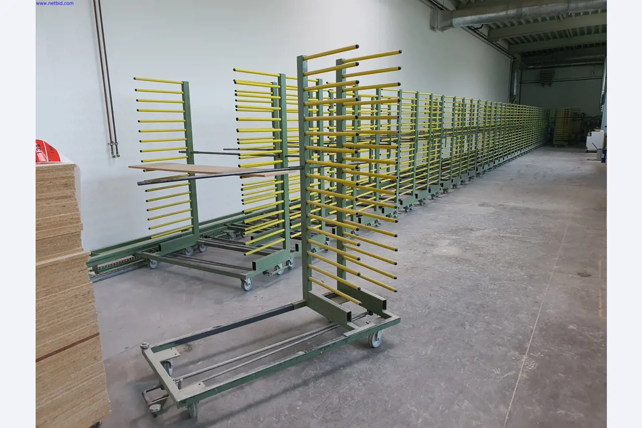 Máquinas bem conservadas para a produção de mobiliário para salas de estar-3