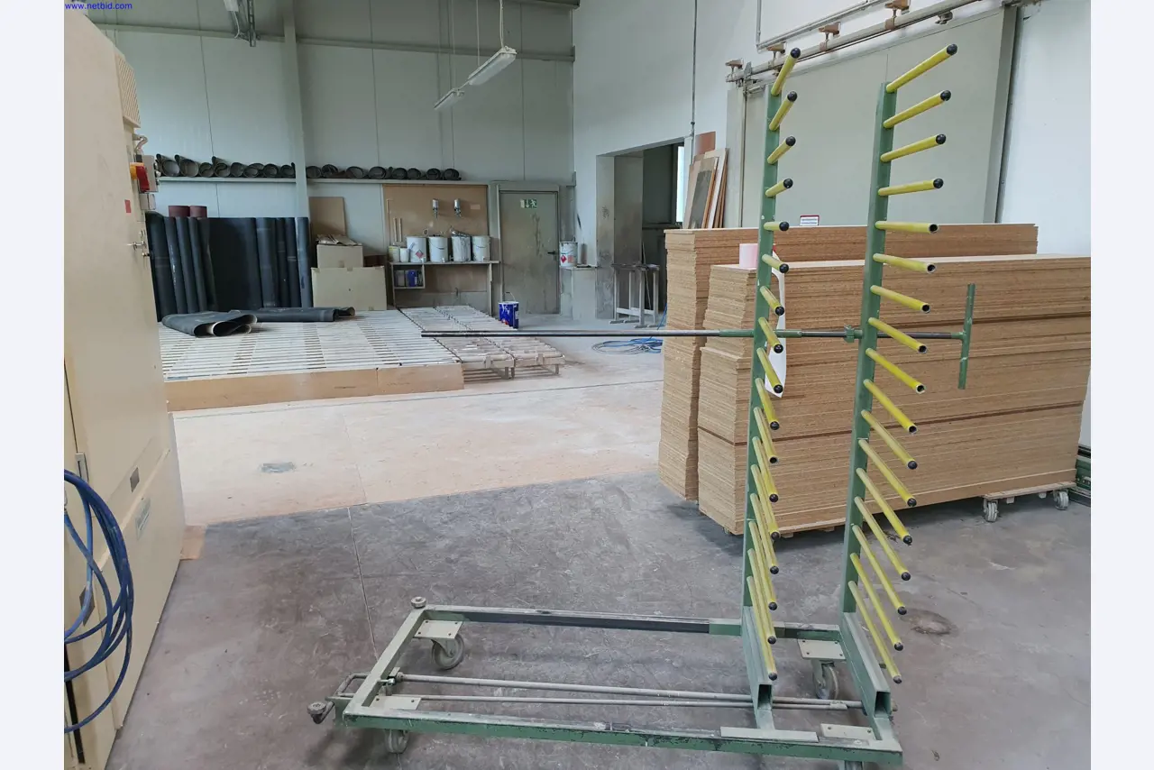 Máquinas bem conservadas para a produção de mobiliário para salas de estar-6