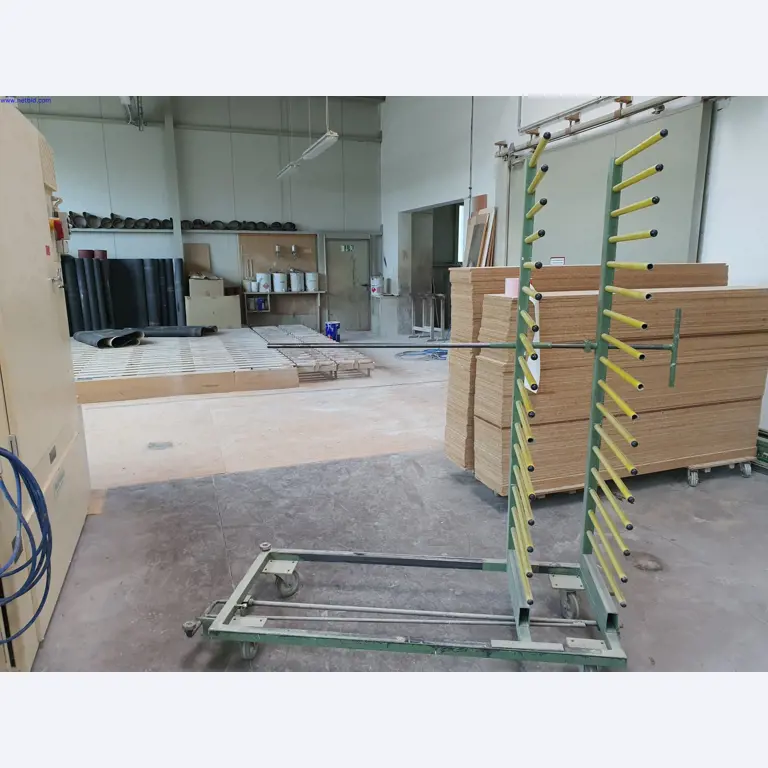 Máquinas bem conservadas para a produção de mobiliário para salas de estar-6