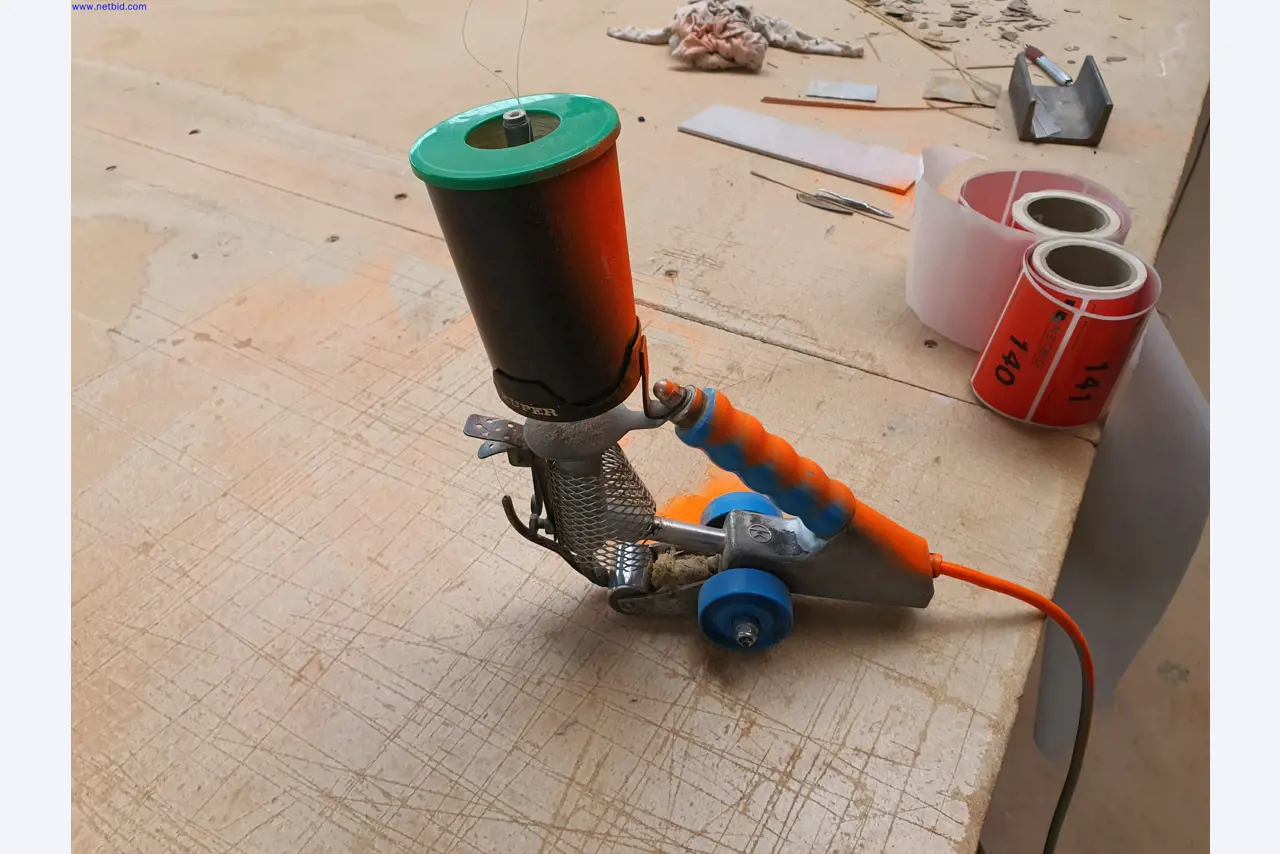 Máquinas bem conservadas para a produção de mobiliário para salas de estar-2