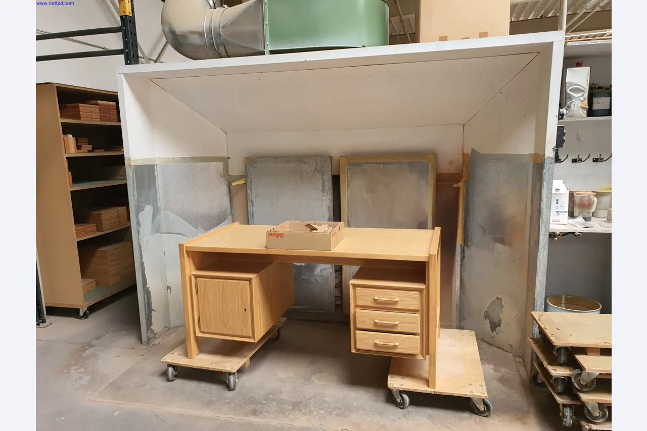 Gepflegte Maschinen zur Herstellung von Wohnraummöbeln-1